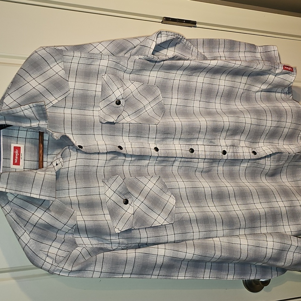Wrangler Men's Blue and White Plaid Snap- Button Down Shirt Size L - Picture 1 of 5